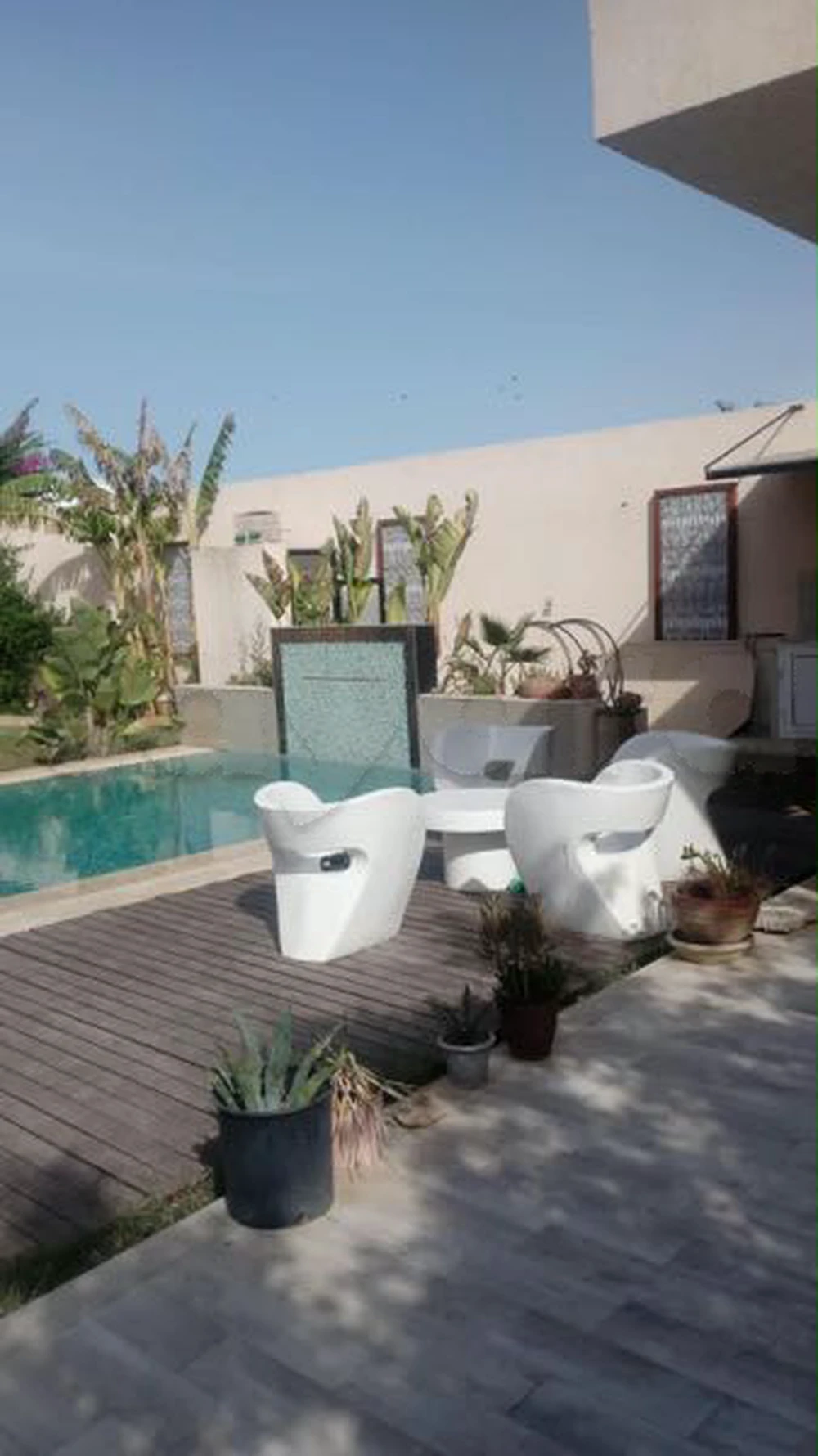 🏡 À LOUER | CHOTRANA 2
✨ RDC de villa meublé avec entrée indépendante