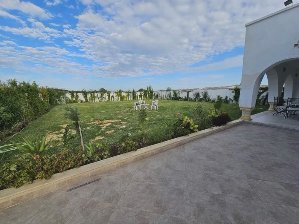 📍 KALAAT ANDALOUS BORJ YOUNES , ARIANA : UNE VILLA AVEC 500 M2 DE JARDIN À VENDRE