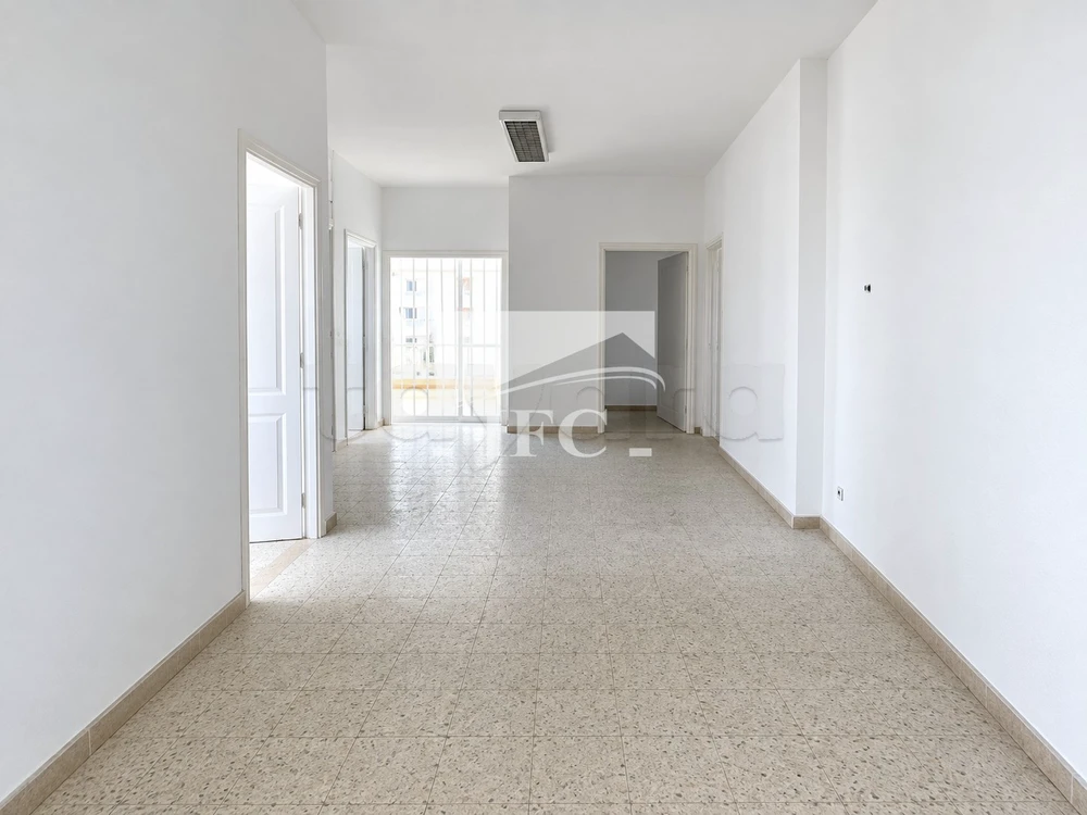Bureau en 5 espaces-180m²-charguia 1-IFCC171