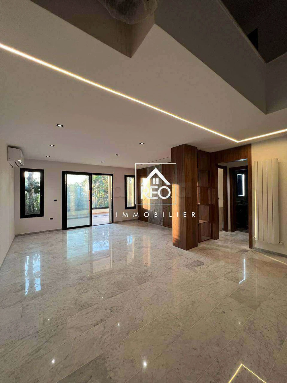 A vendre : Un duplex haut standing, idéalement situé à La Soukra, au sein d'une résidence R+2.