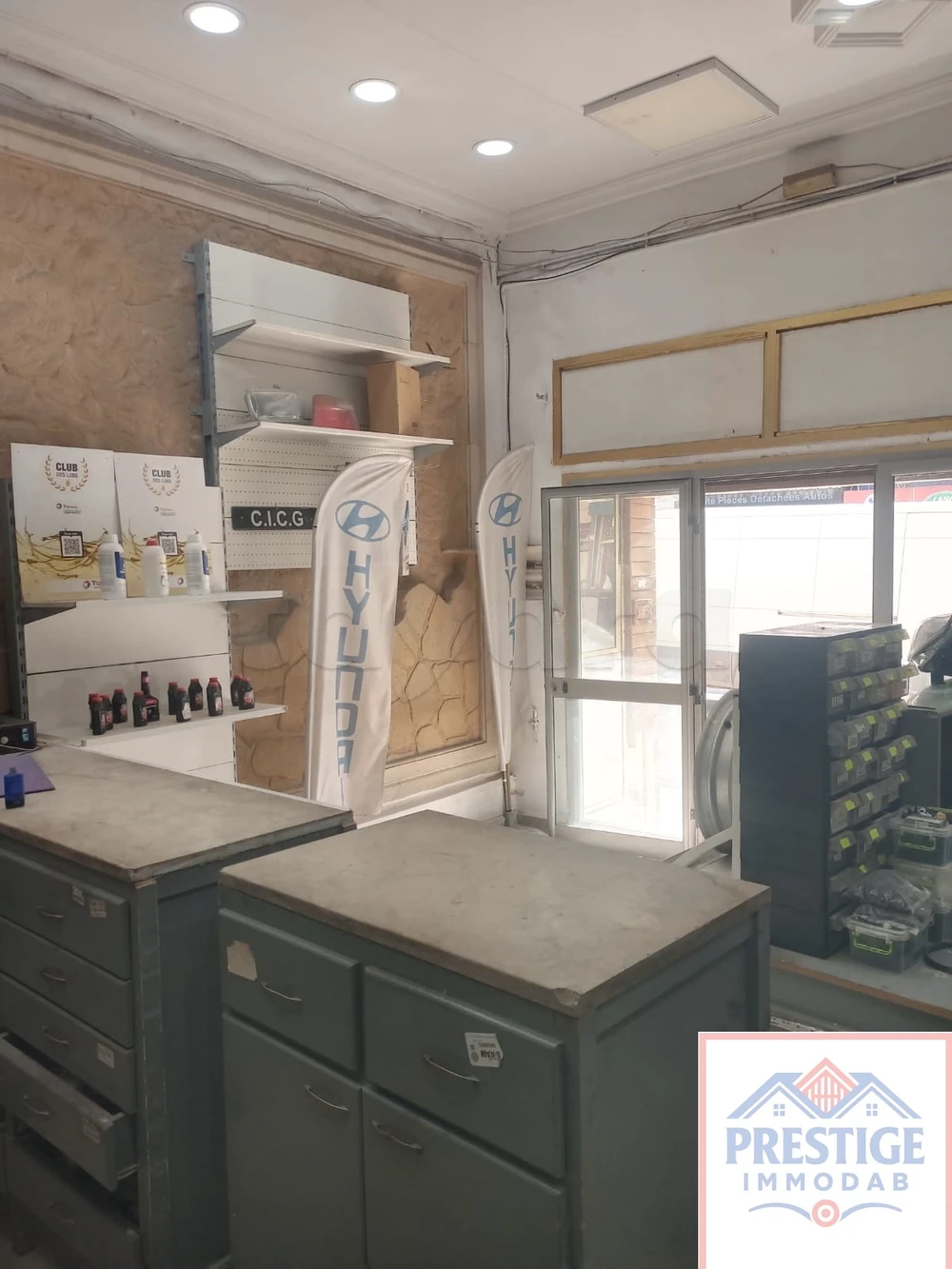 À VENDRE – FONDS DE COMMERCE + MURS Av Hédi Chaker – Centre-Ville Tunis
