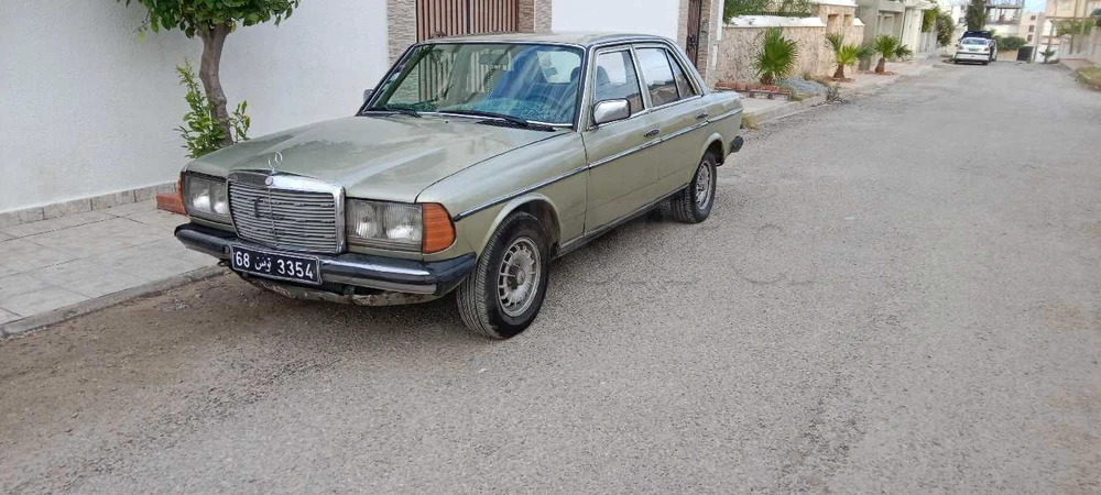 Mercedes-Benz 220