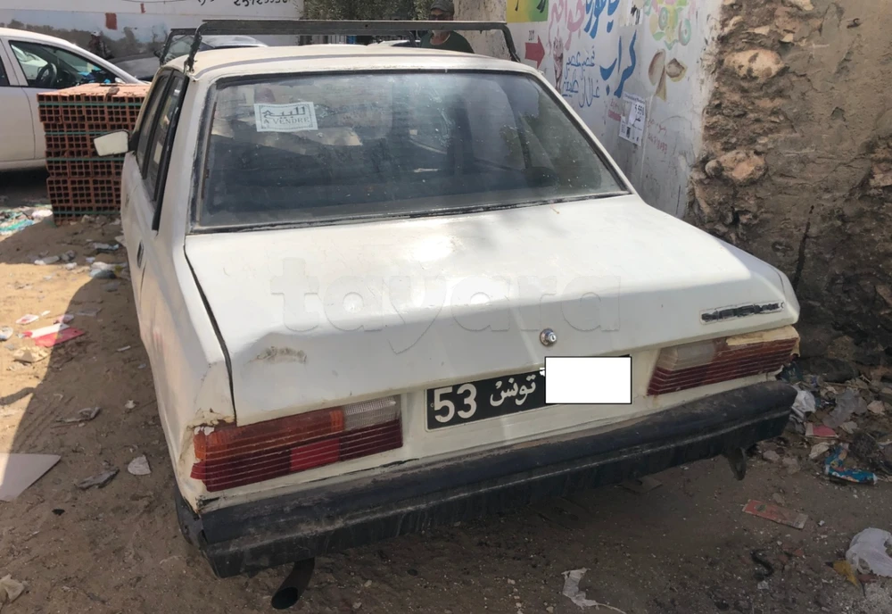Peugeot 305