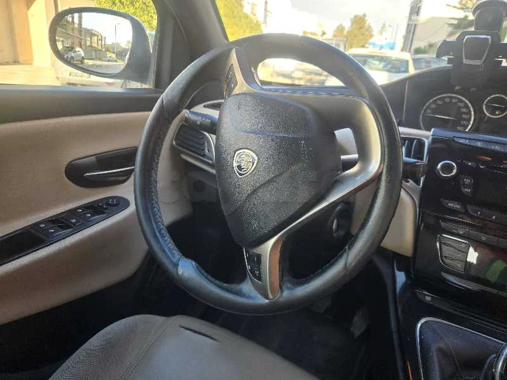 Lancia Y