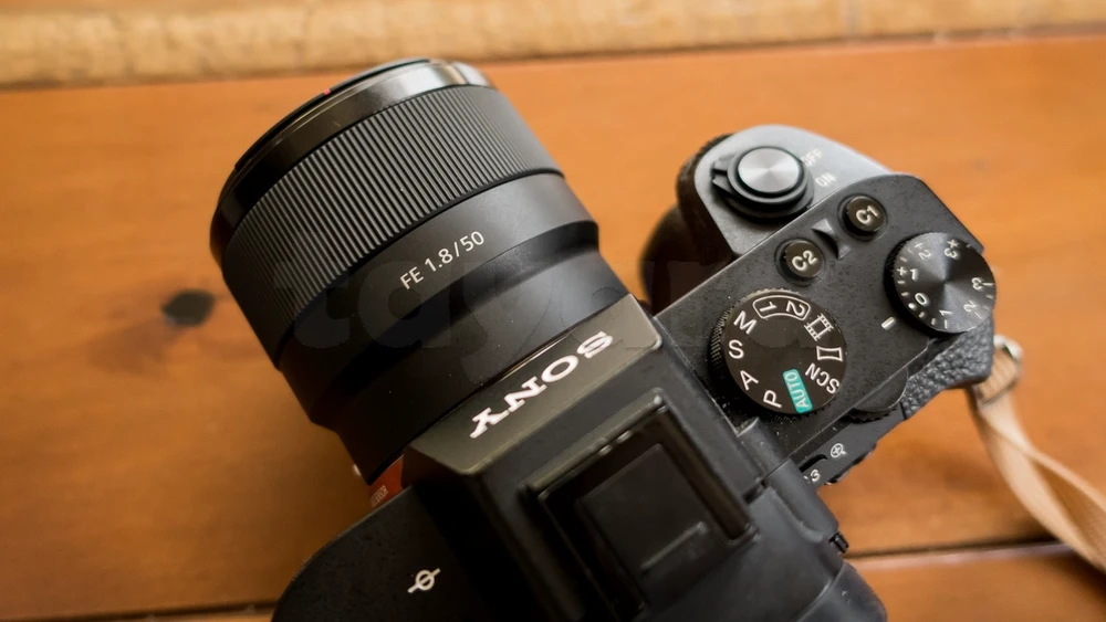SONY A7 MARK II + OBJECTIF 50mm f/1.8