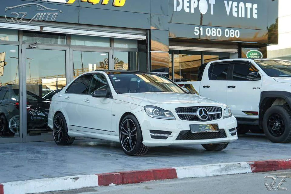 Mercedes-Benz 220