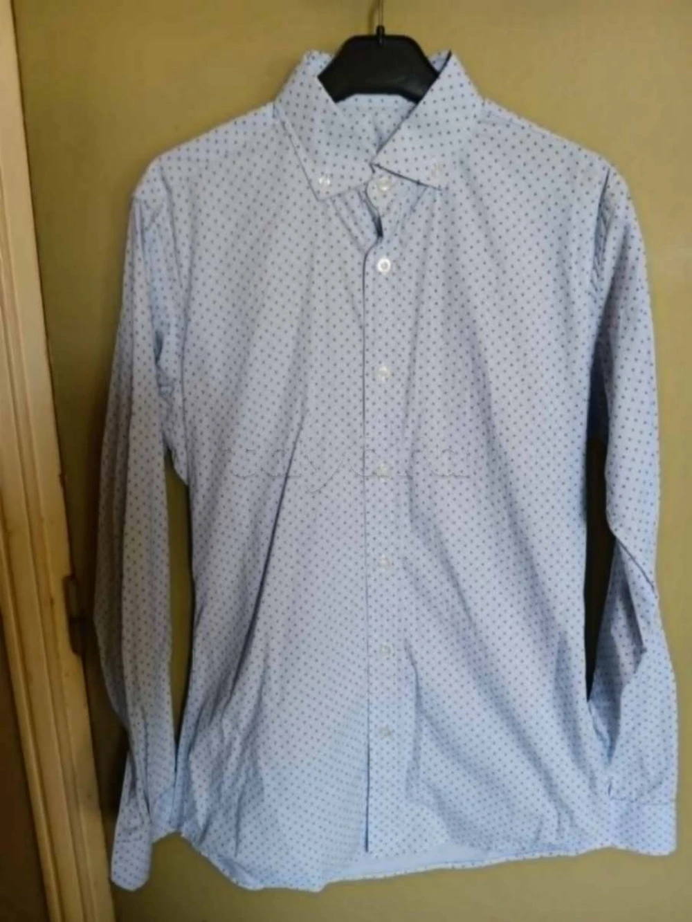 Chemise couleur bleu pointillés