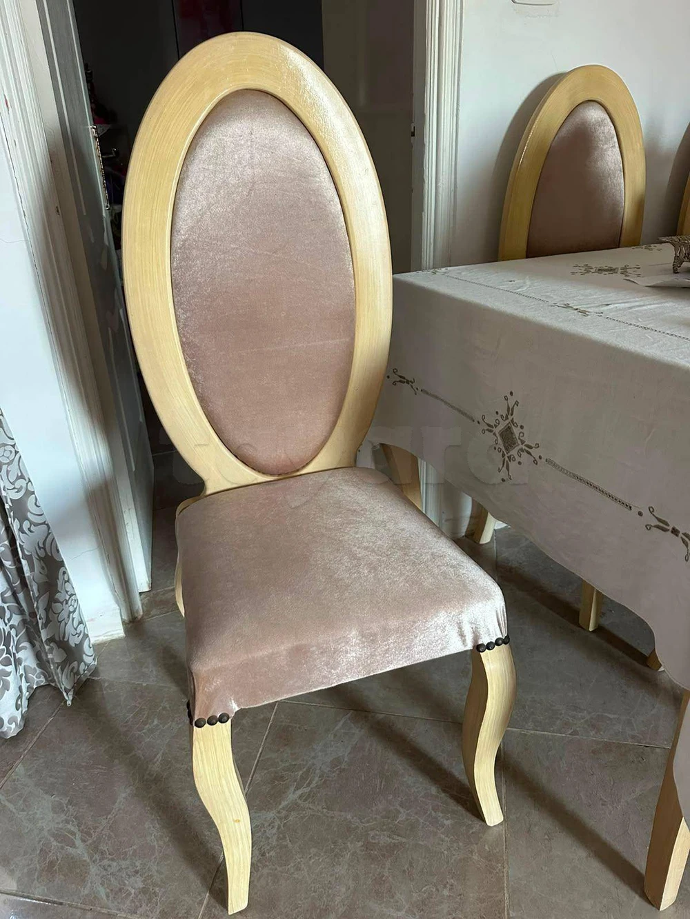 A vendre salle à manger avec vitrine