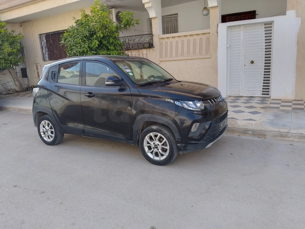 Carte voiture Mahindra Hover