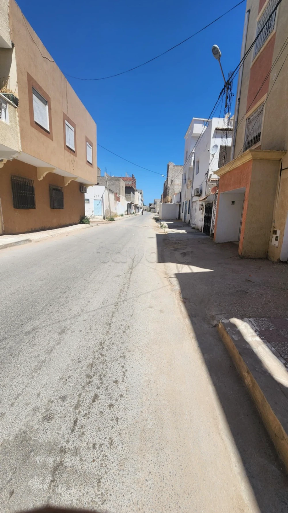 A vendre Maison plus deux garages à el Hrayriya