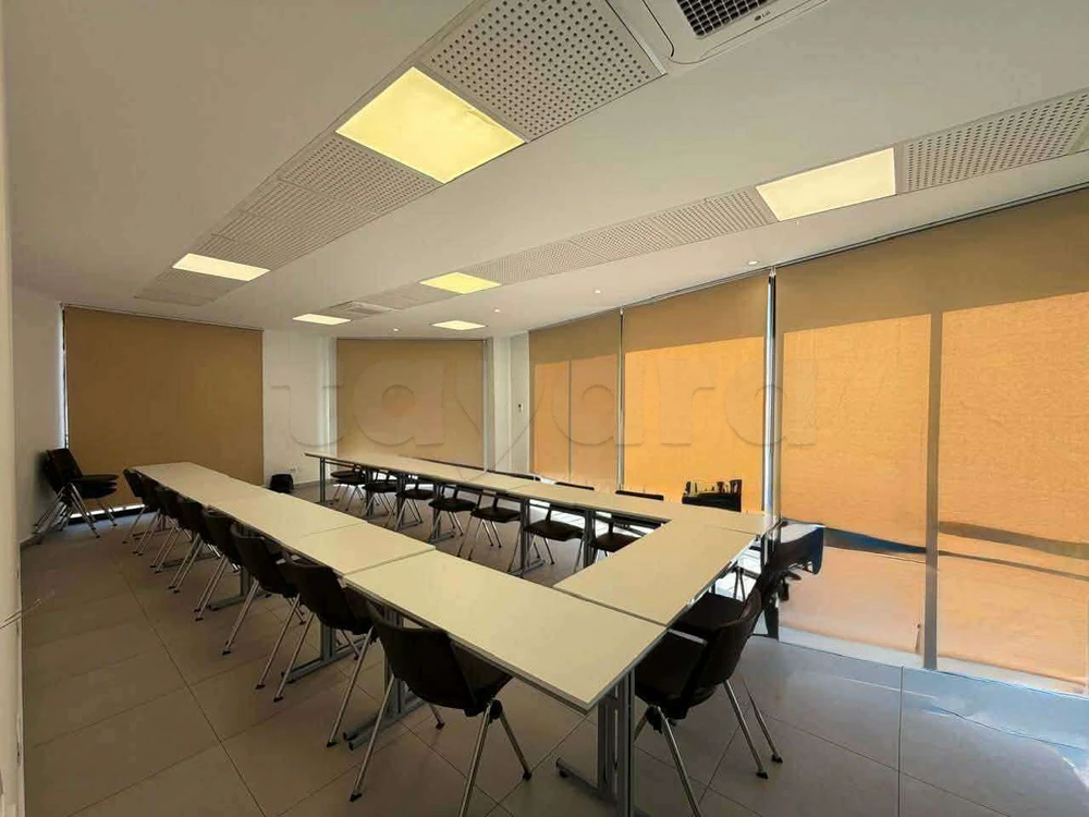 A louer 2 plateaux neufs 230 m² à place pasteur