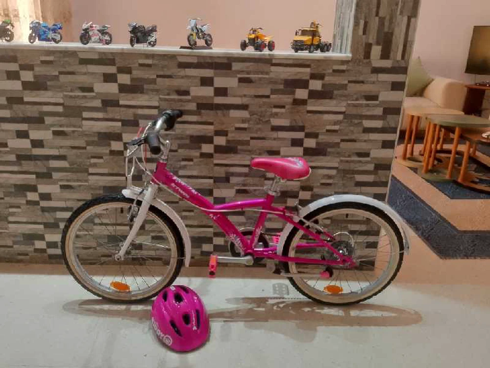 Bicyclette B'twin Mistrgirl 20 Pouces Presque Neuf Importer De France 🇫🇷