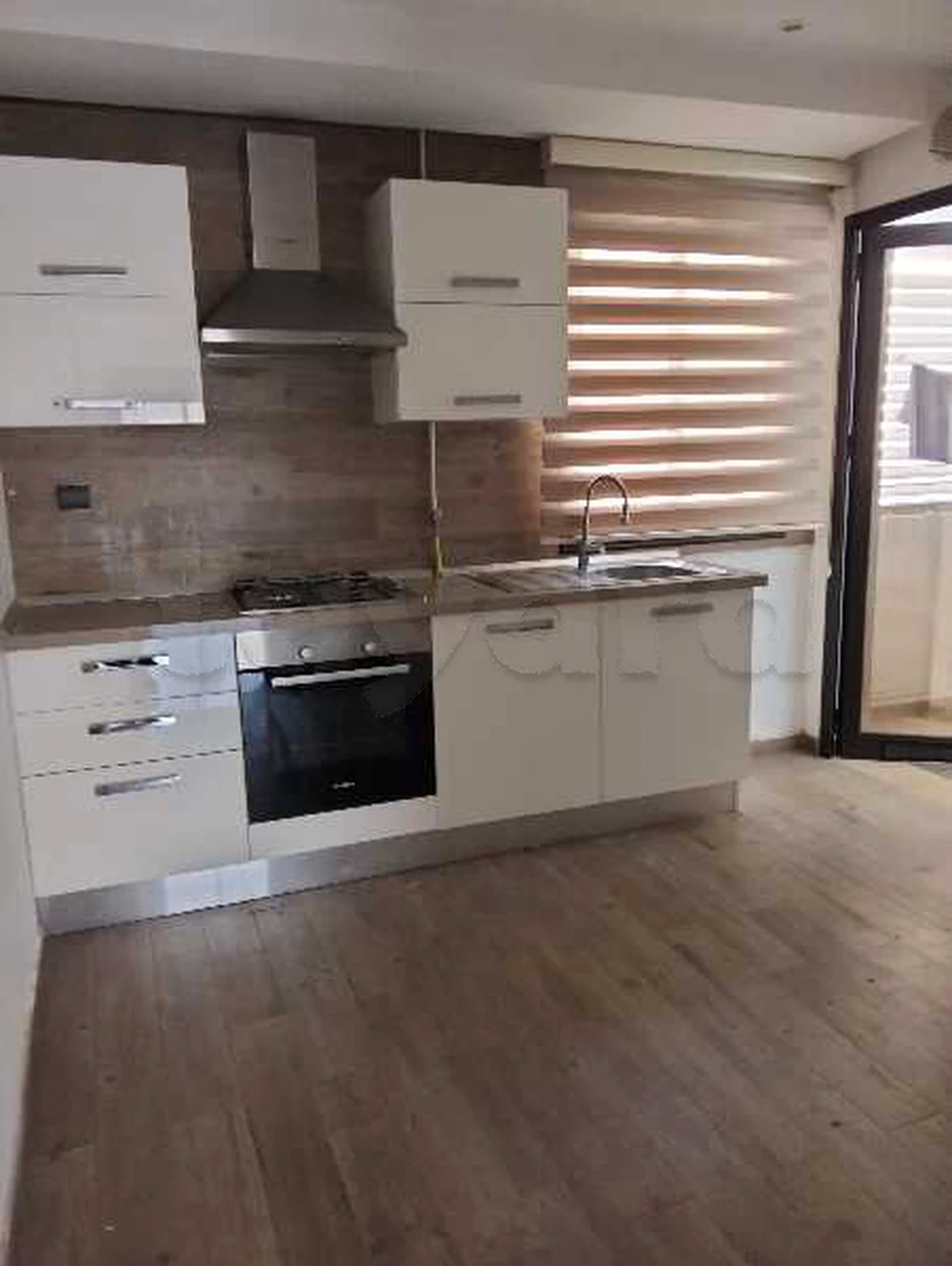 À louer un appartement S+1 t h standing à Ennasr2 - Bild 2