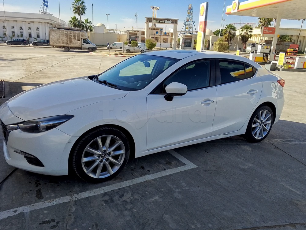 Carte voiture Mazda 3