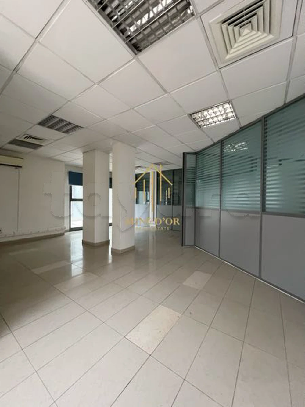 Location bureau spacieux au RDC à Montplaisir