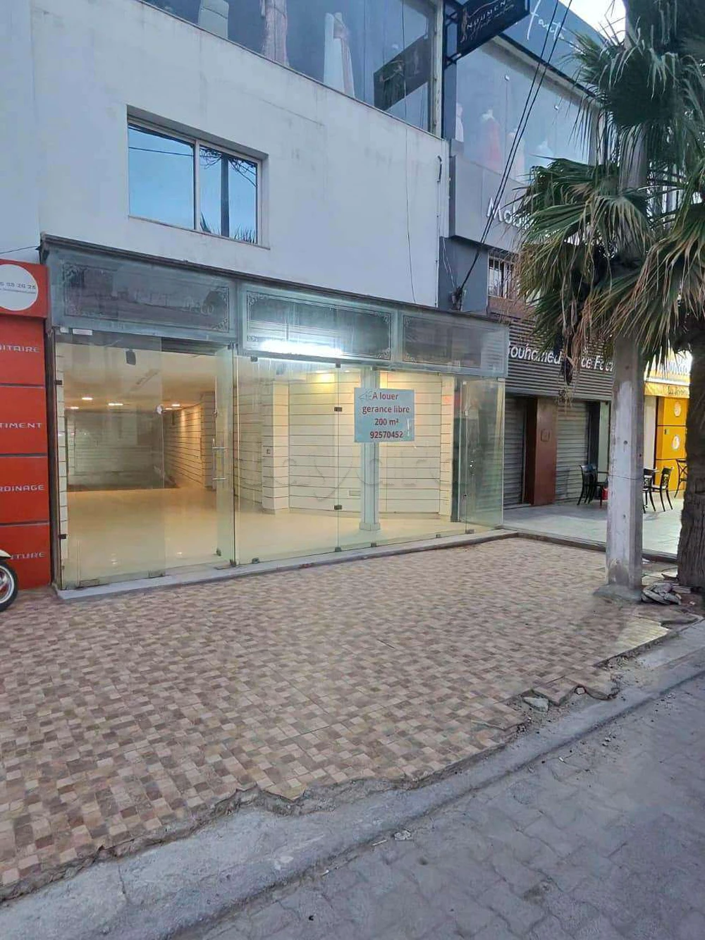 un local commercial spacieux de 200 m²