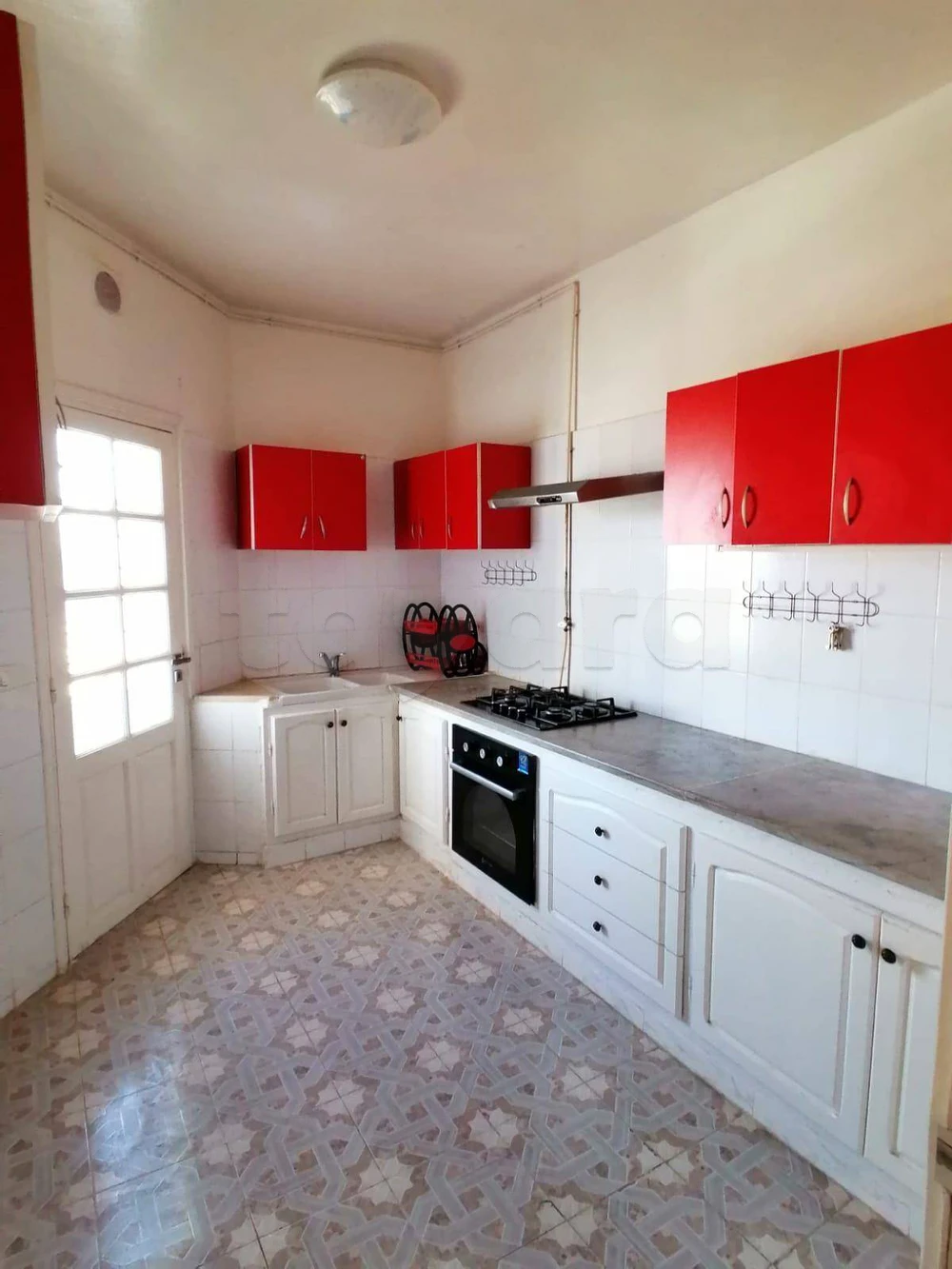 A VENDRE UN APPARTEMENT S+3 A RADES MELIANE 1 PRES DE LA GARE