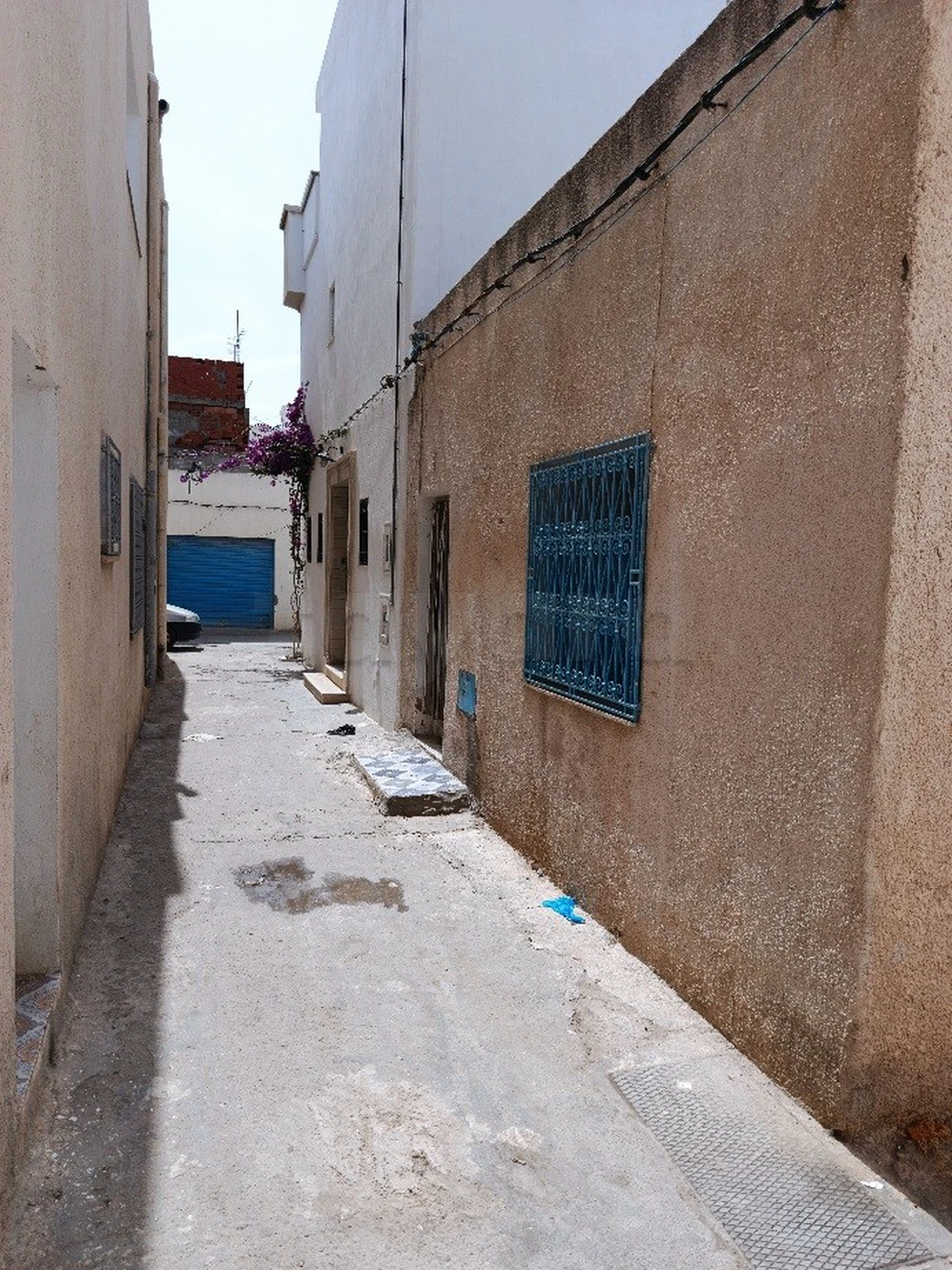 دار عربي صغيرة مستقلة للبيع