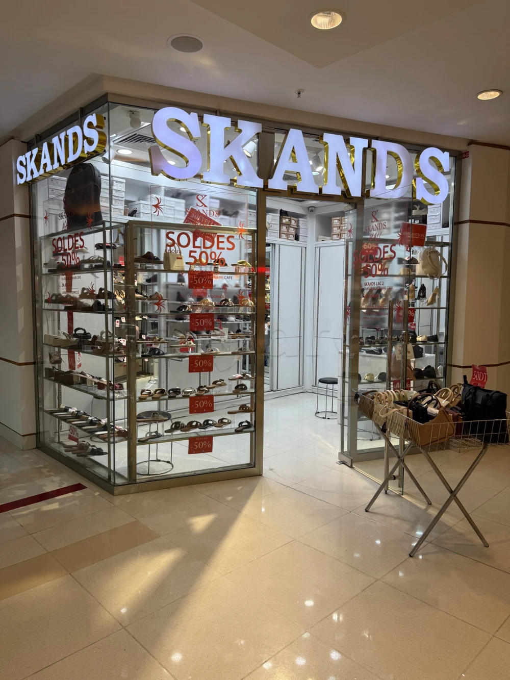Conseillère de vente boutique au lac 2