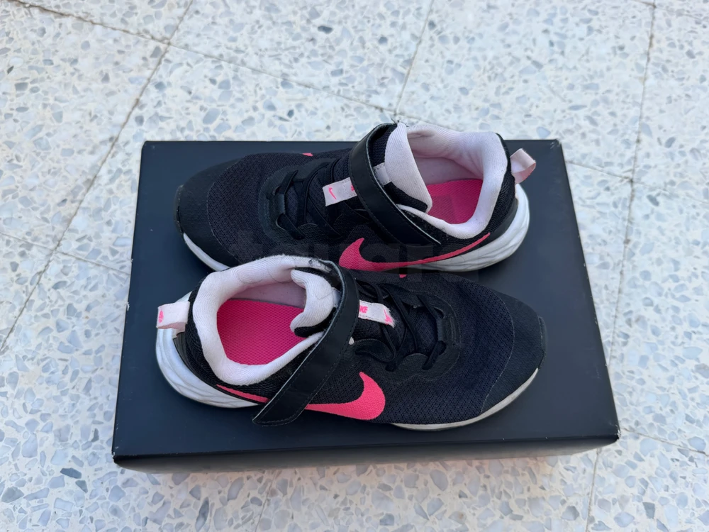👟 Baskets Nike enfant – Noir & Rose 💗