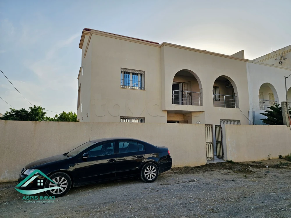 Maison à 120 mètres plage hammam ghzeez