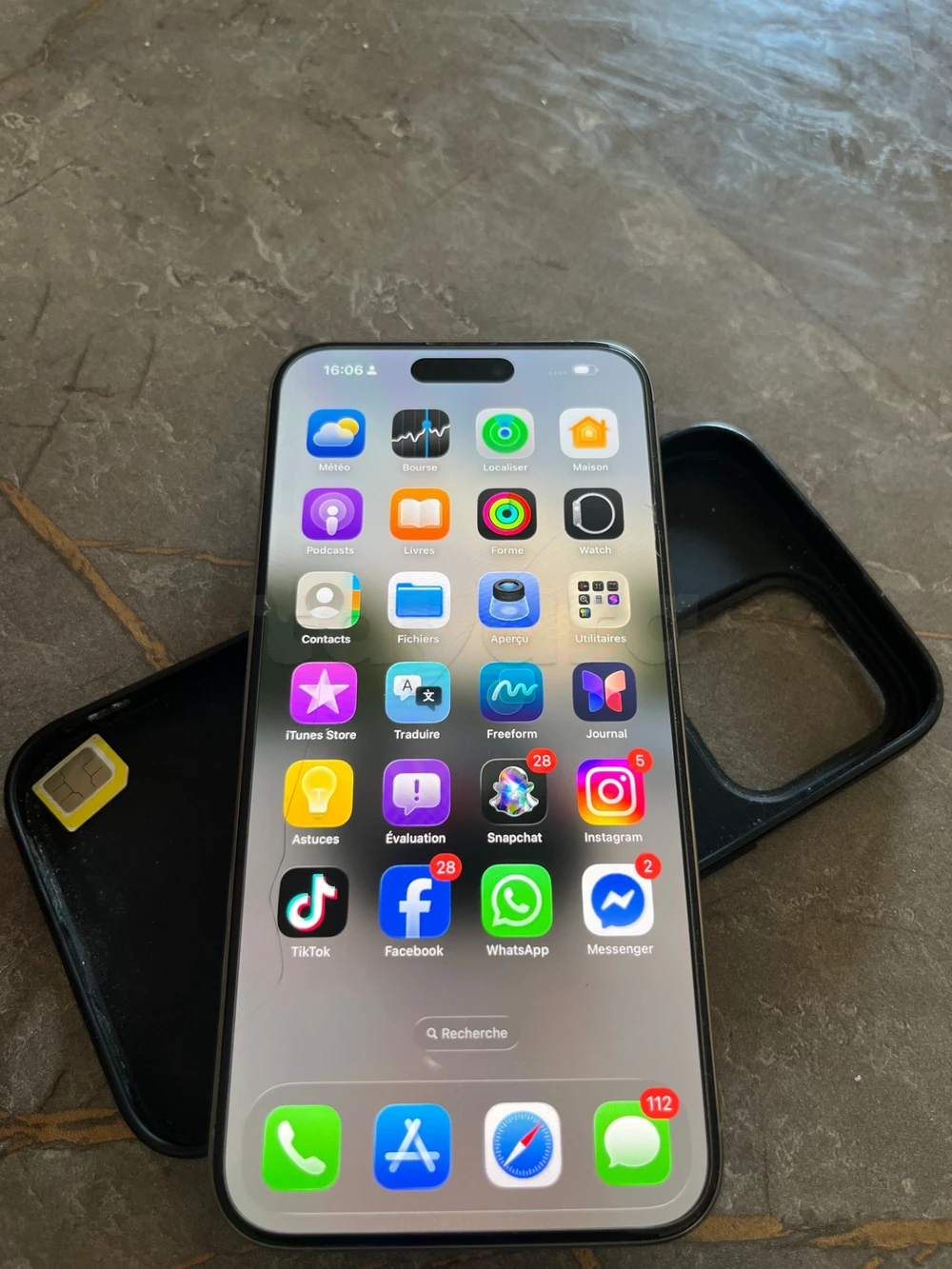 📱 iPhone 15 Pro Max 256GB – Original ✅ كل شيء أصلي ✅ سعة 256GB 🔋 Batterie: 83% ✨ حالة نظيفة جدًا 📸 الكاميرات أصلية 🔐 Face ID يخدم 🔌 USB-C 📦 الهاتف نظيف وجاهز للاستعمال 💰 السعر: 2,350 د.ت قابل للنقاش للجادين 📍 تونس تطاوين 📩 للمهتمين، ابعثولي رسالة