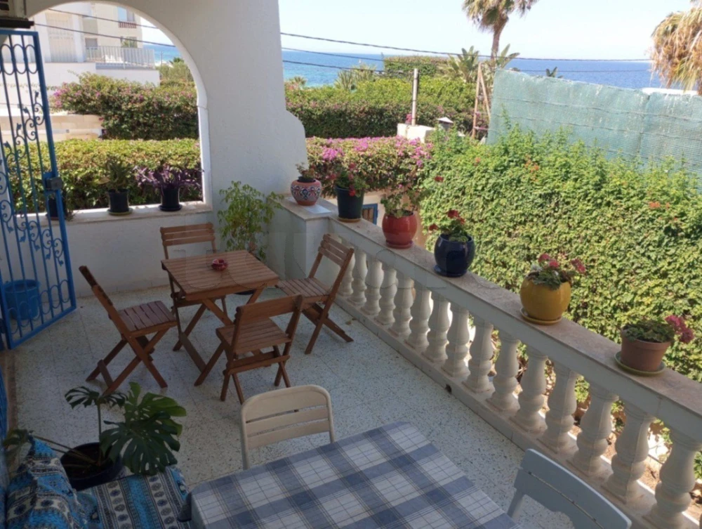 Etage s+3 150m2 dans une coquette villa au bord de mer