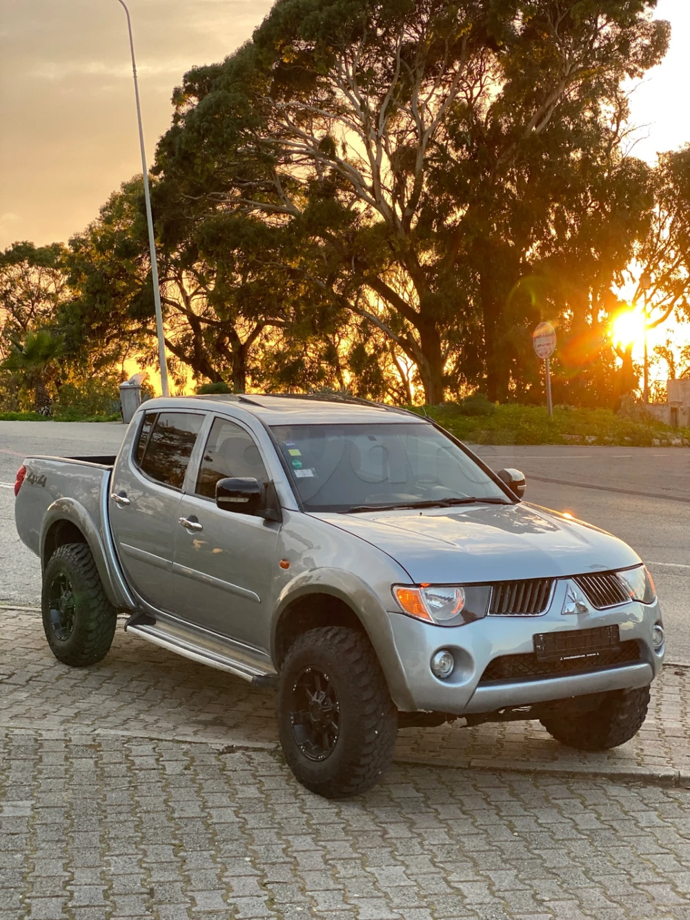 Carte voiture Mitsubishi L200