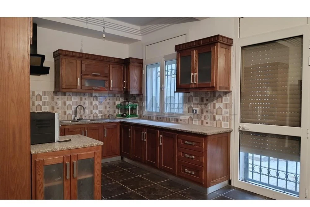 A vendre UNE VILLA avec 2 Appartements - CITÉ MERDES
