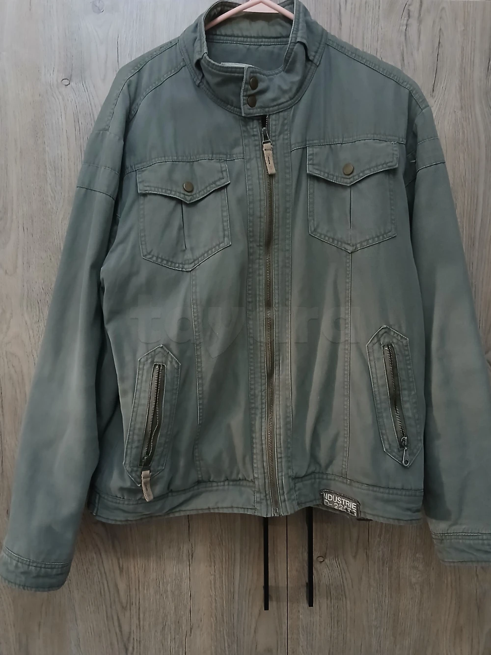À vendre: Veste vert militaire clair, "Industrie Vintage Clothing".