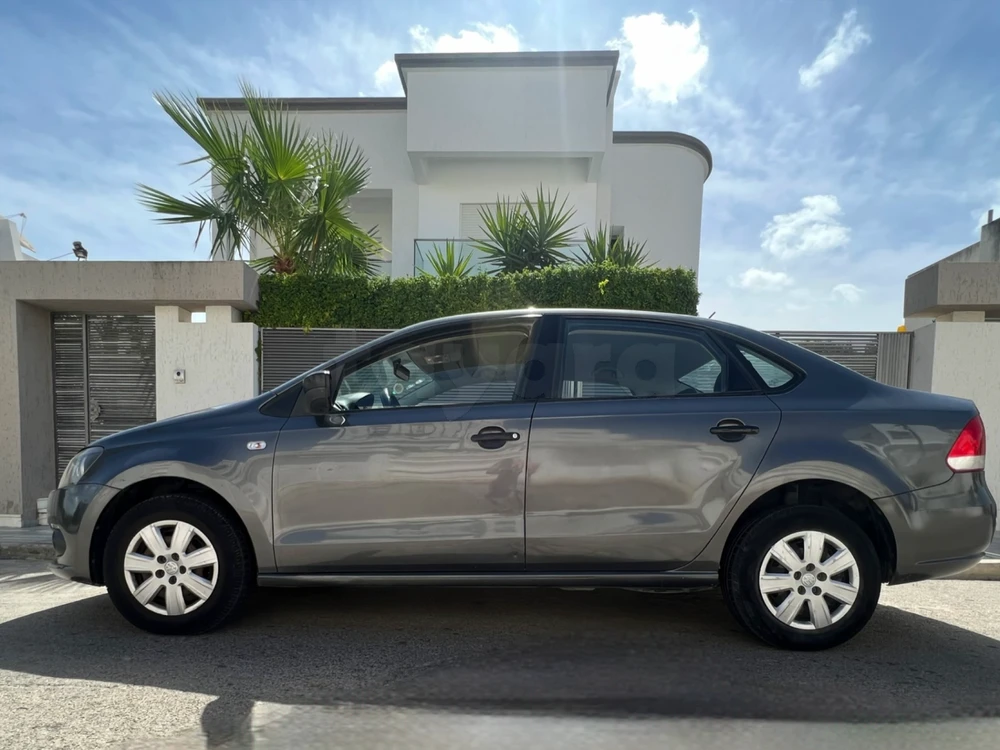 Volkswagen Polo 2013 Essence 5 CV à Tunis autoprix.tn