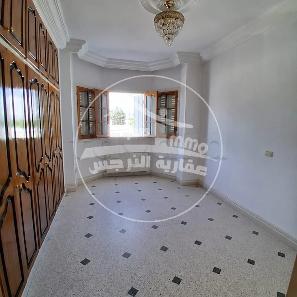 1er Etage S+4 + moitié du Toit à vendre à côté de la zone touristique Hammam Sousse
