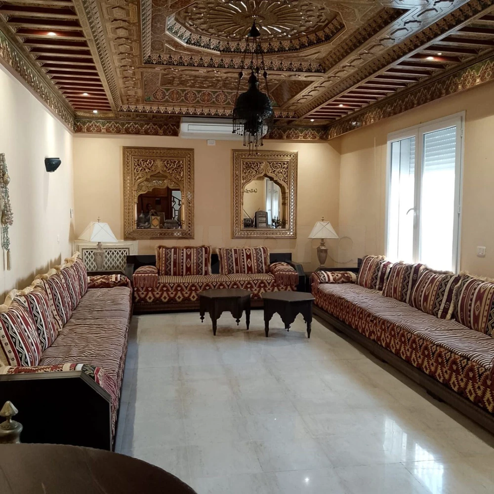 A vendre une magnifique villa de 3 niveaux à Menzah9