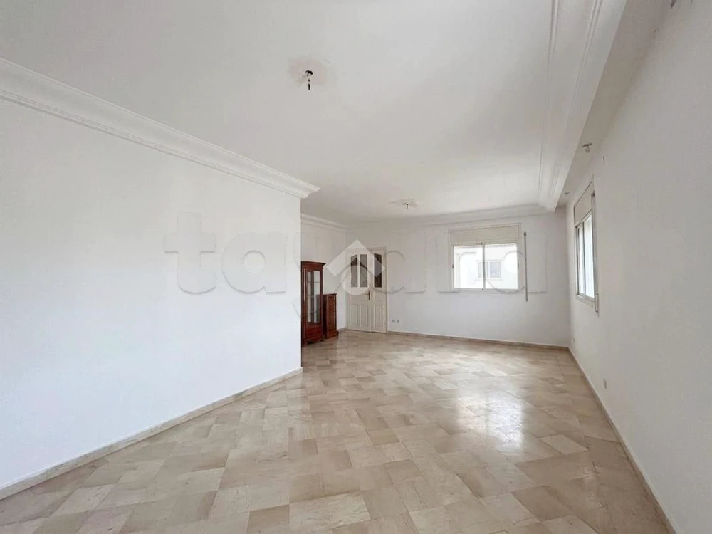 à vendre : Appartement S+4 à el Manar I