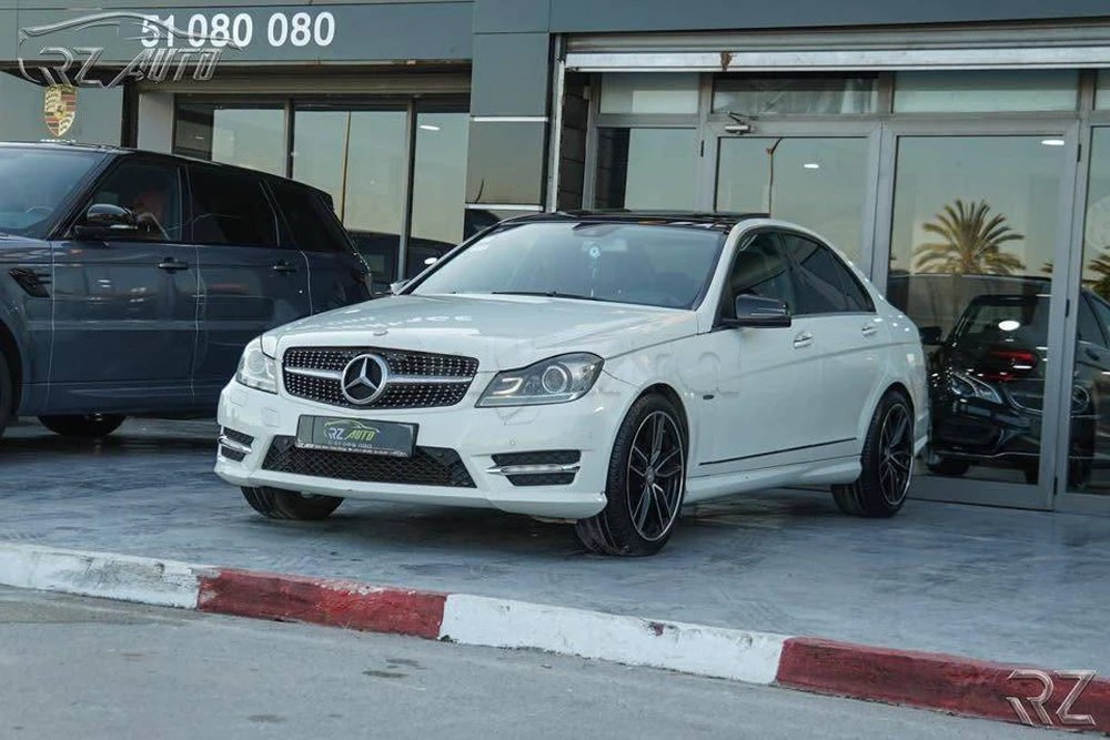 Mercedes-Benz 220