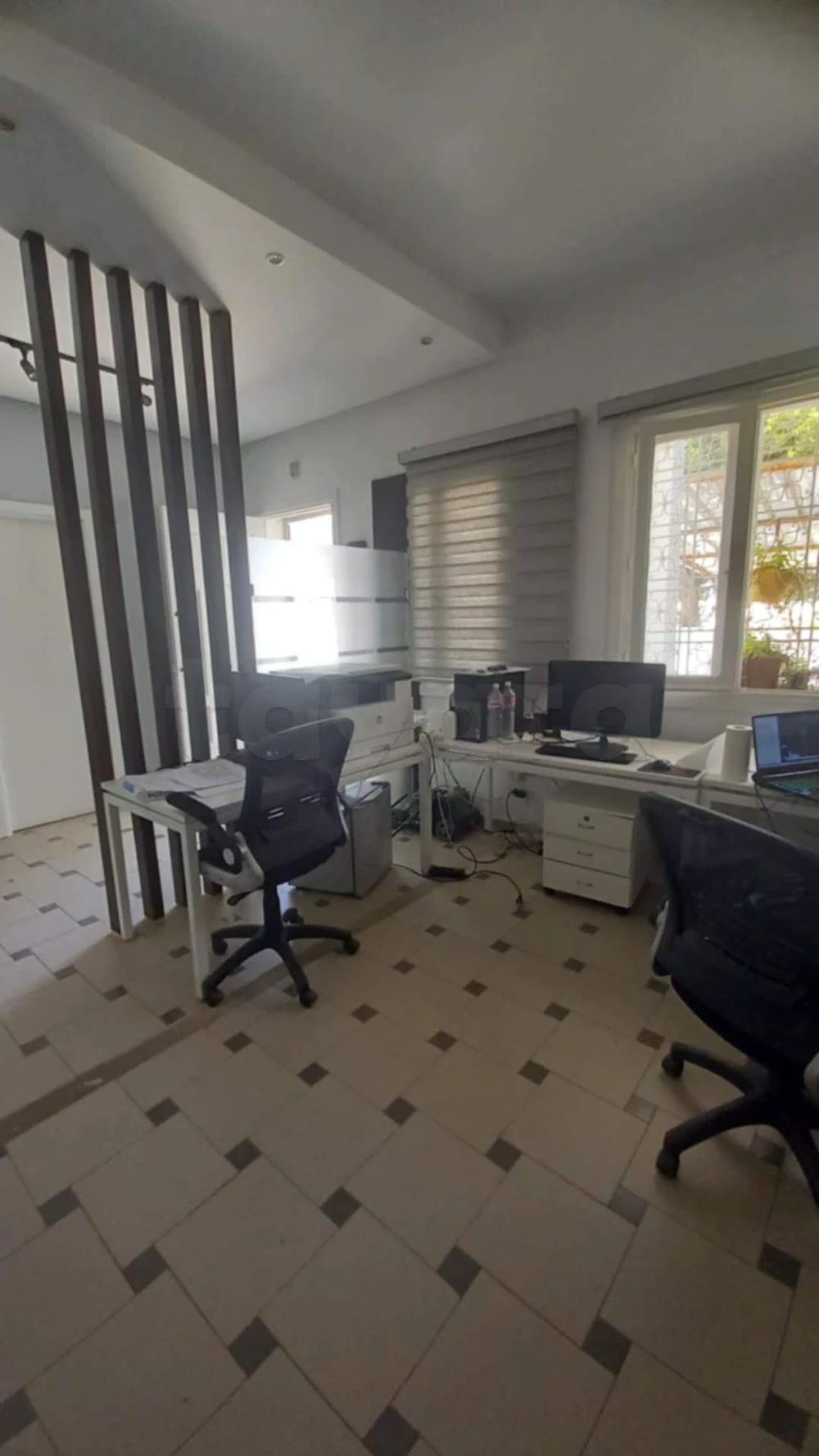AL Bureau rdc villa Menzeh4 très bon emplacement 1200dt