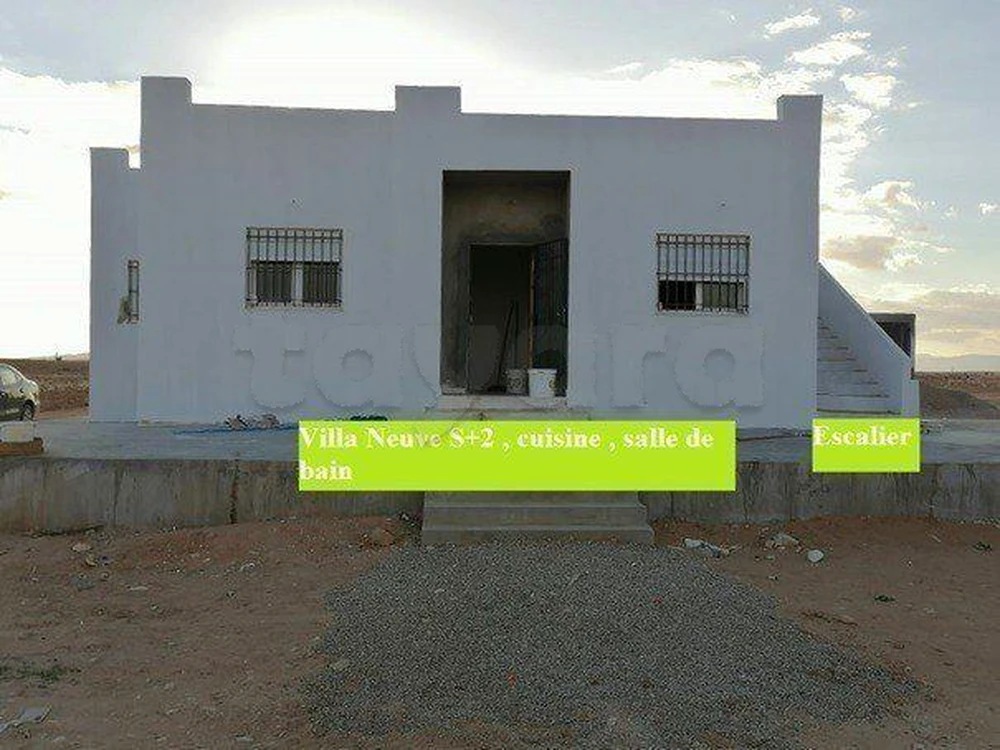 24 hectares avec villa sur la route goudronnée à proximité des grands projets photovoltaiques Mezzouna