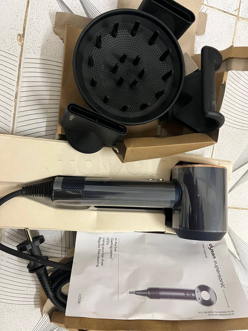-Sèche cheveux Dyson Supersonic tout 9 et kit de blanchiment dentaire maison