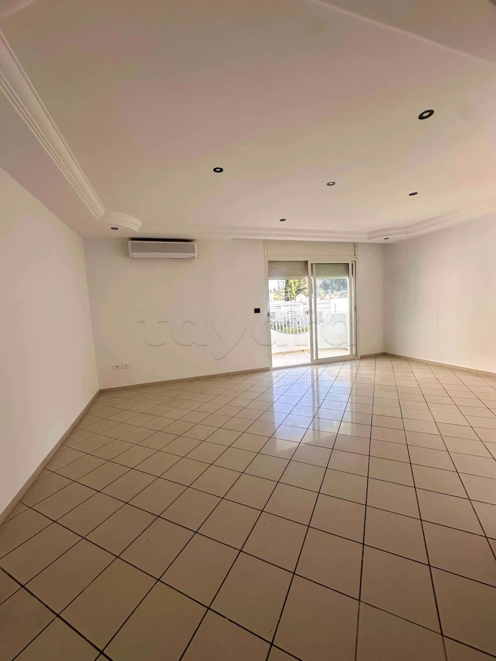 Spacieux Appartement S+3 Retapé à Neuf à Manar 2