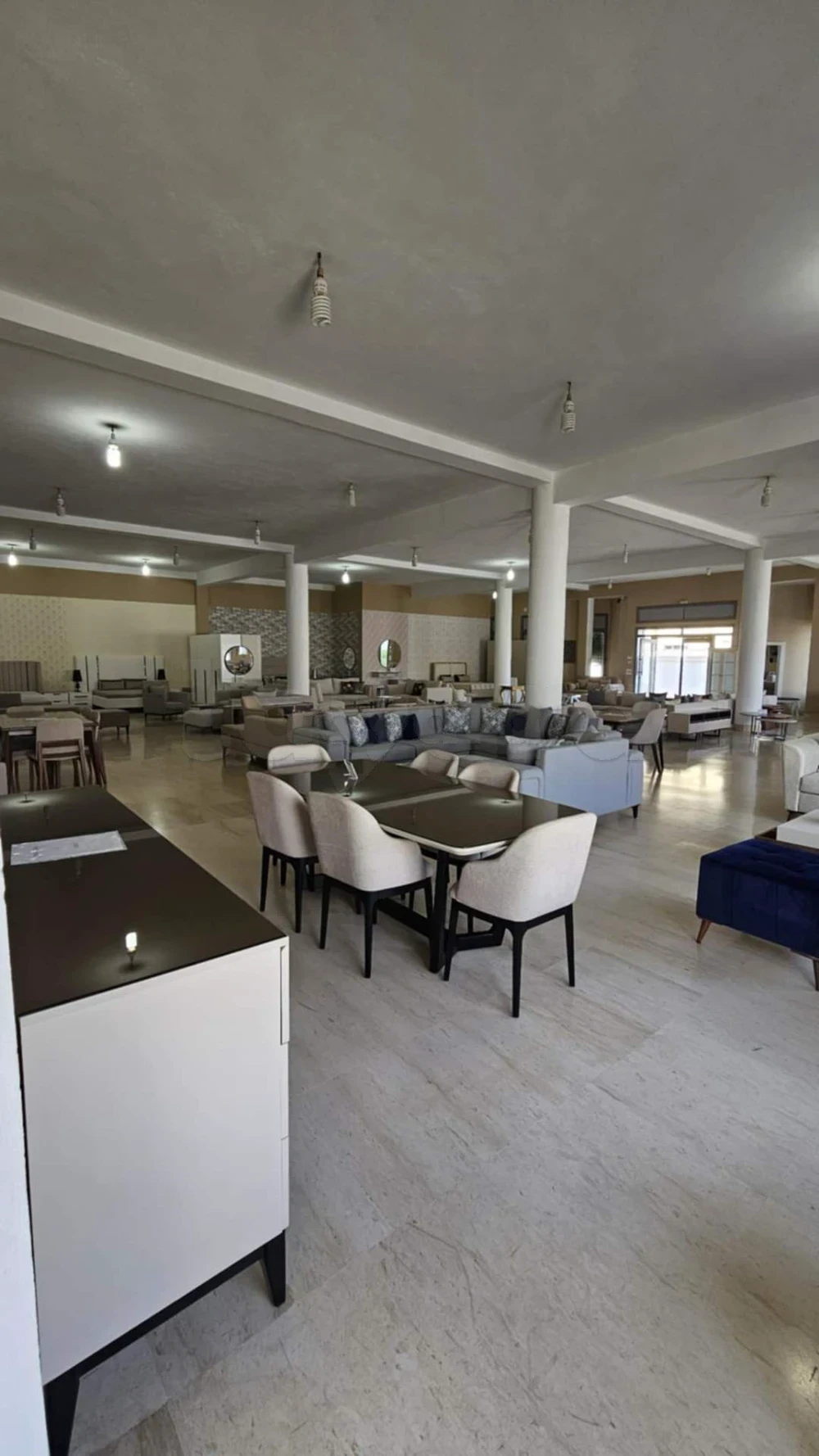 Grand Showroom 1000 m² Mnihla
