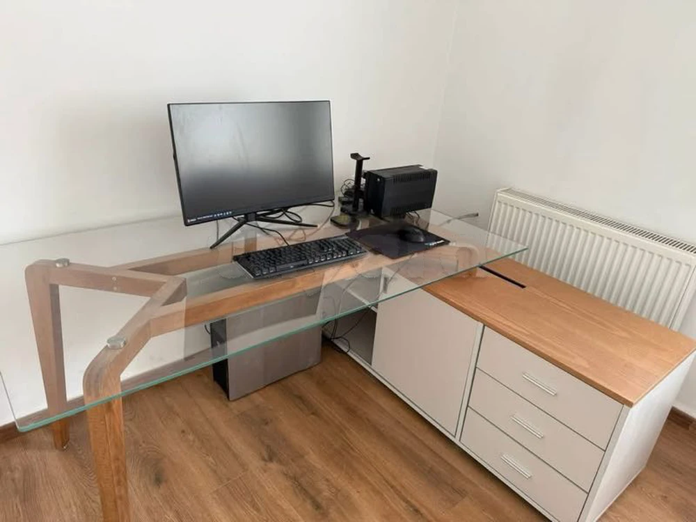 Bureau en verre et bois massif avec retour et rangements