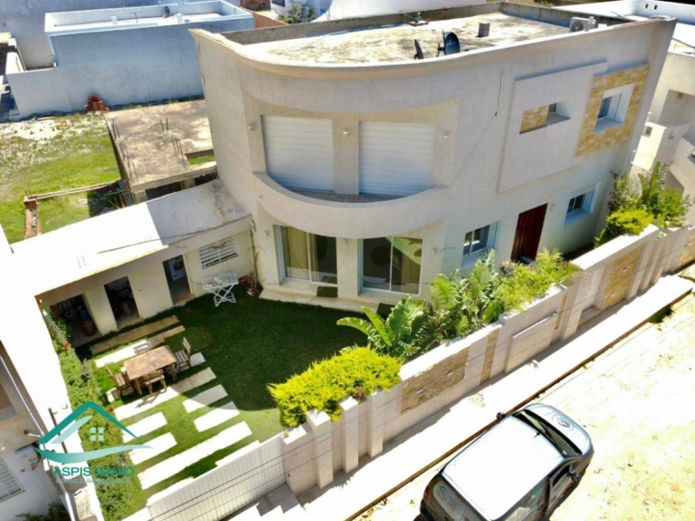 villa 250 m ² à cité Mirdès Kelibia