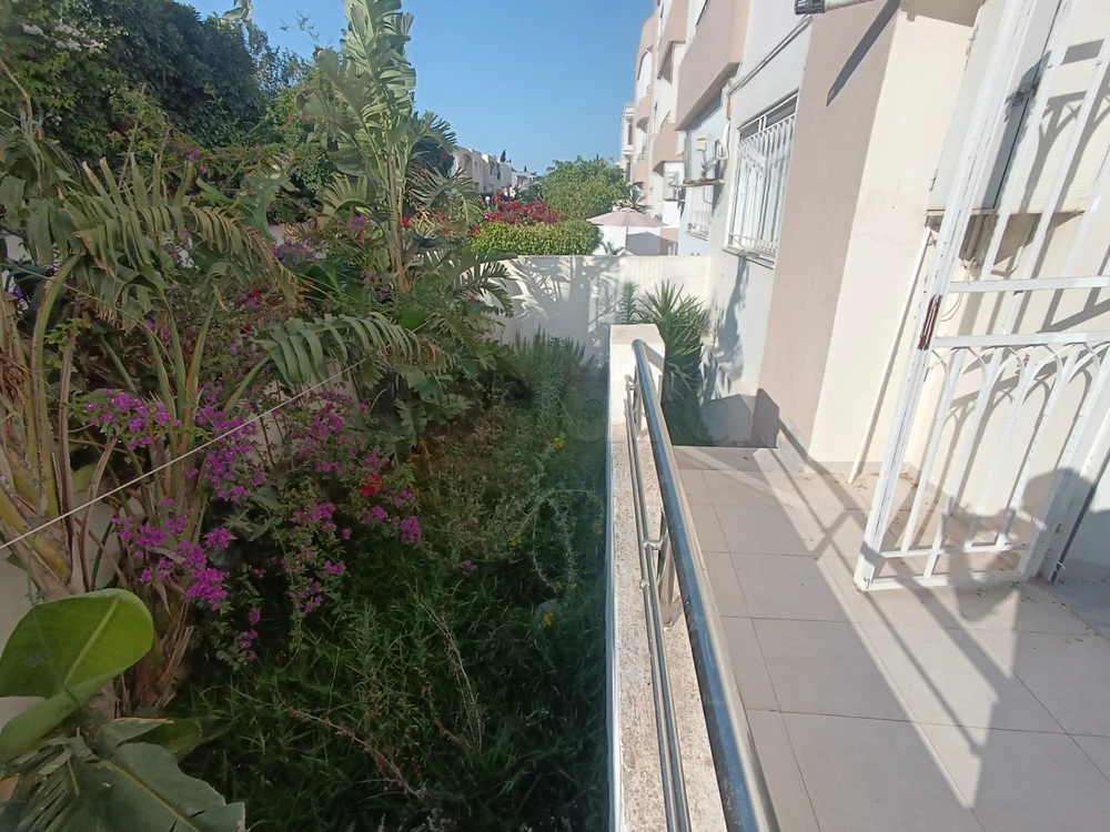 A vendre appartement S+1 avec jardin