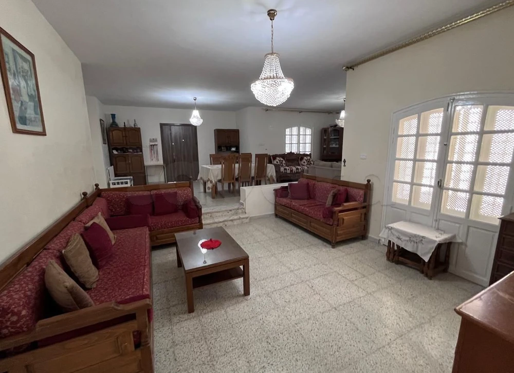 un grand appartement S+3 au rez-de-chaussée