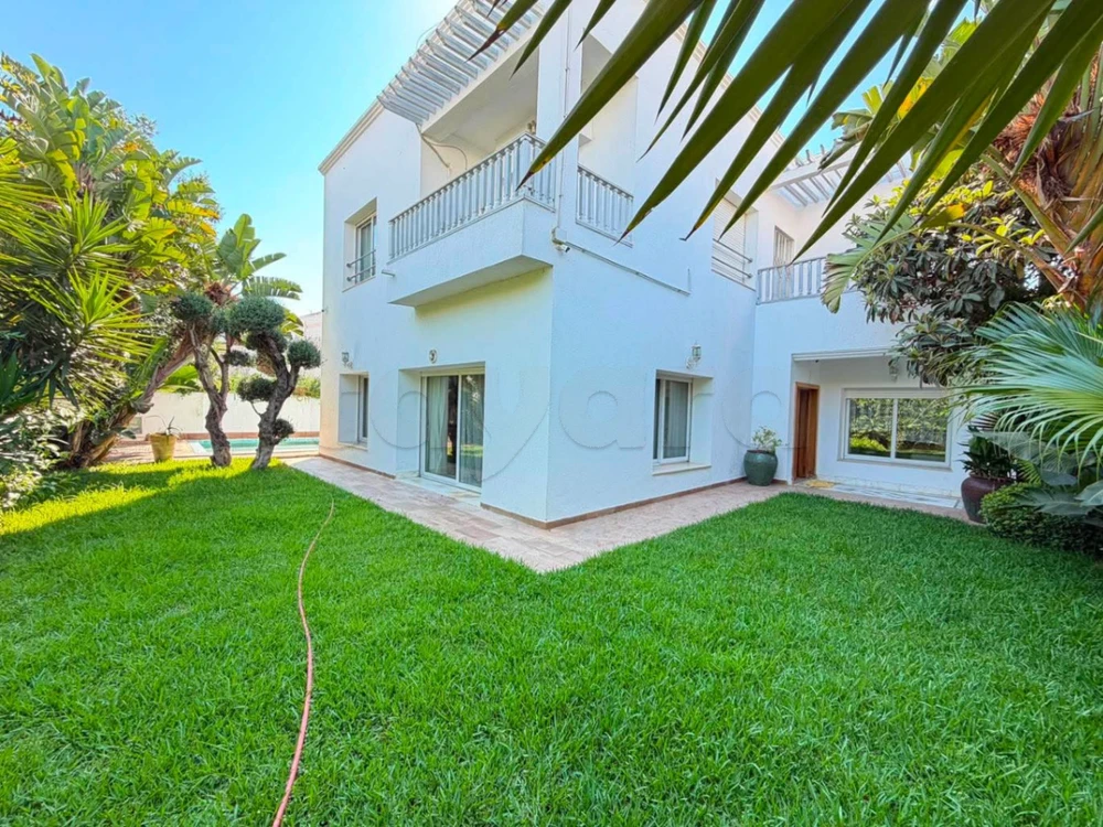 A louer villa moderne meublée avec piscine à El Menzah 1