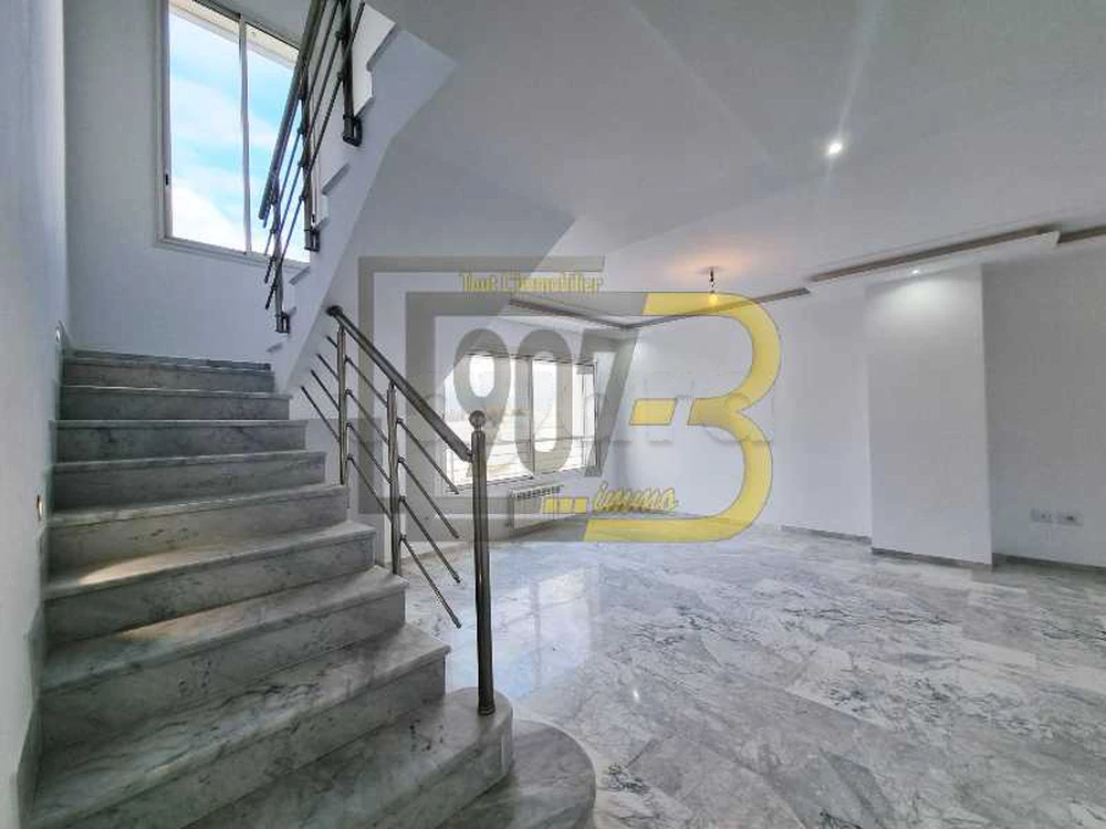 A vendre un appartement style duplex à Ennasr ❤️