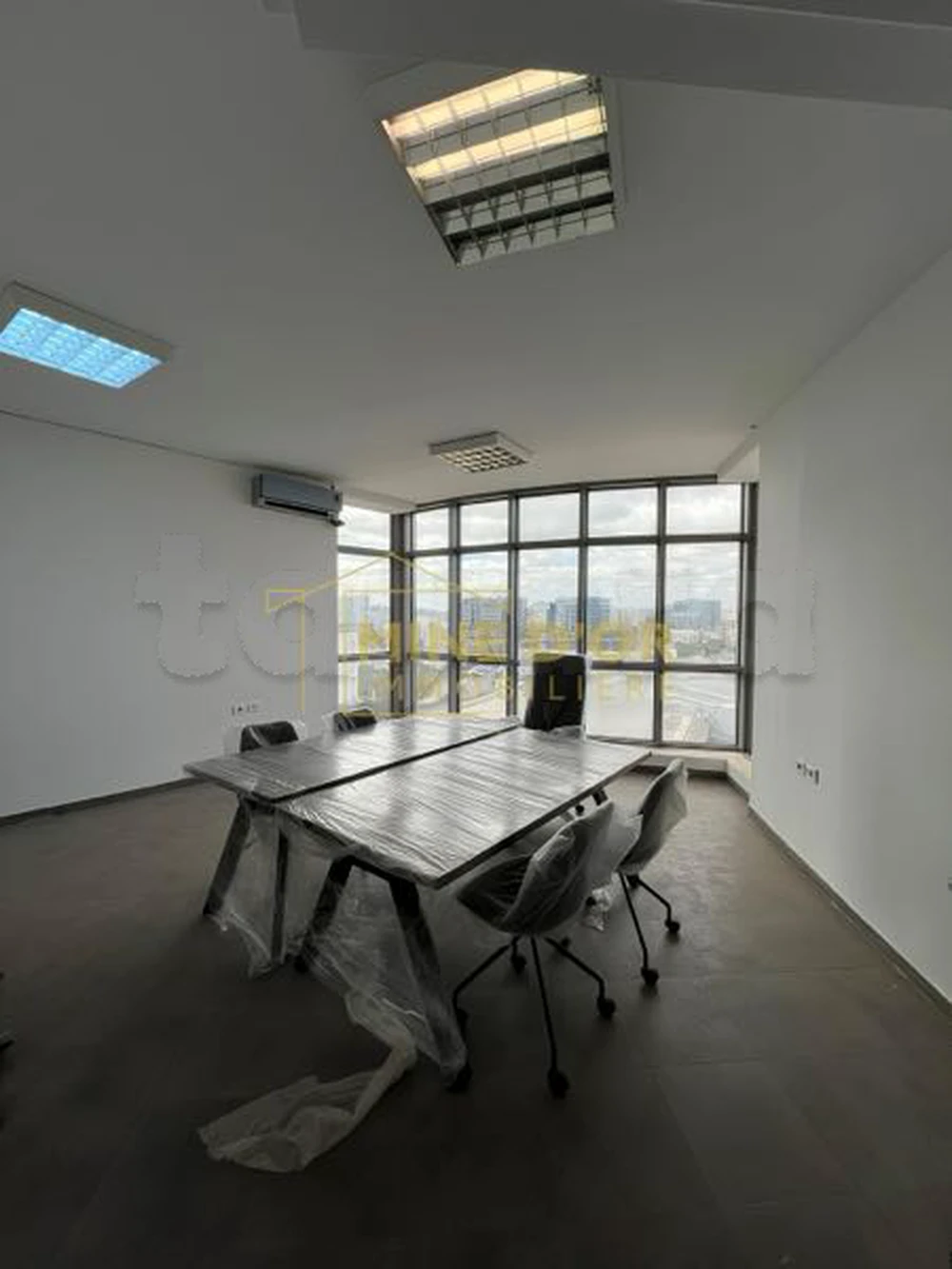 📍À Charguia 2: Location bureau en 4 espaces