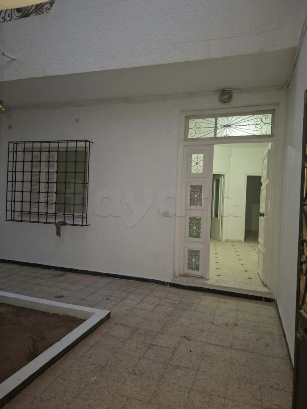 A louer un Rez de chaussé d'une Maison-Route de la Corniche Bizerte.