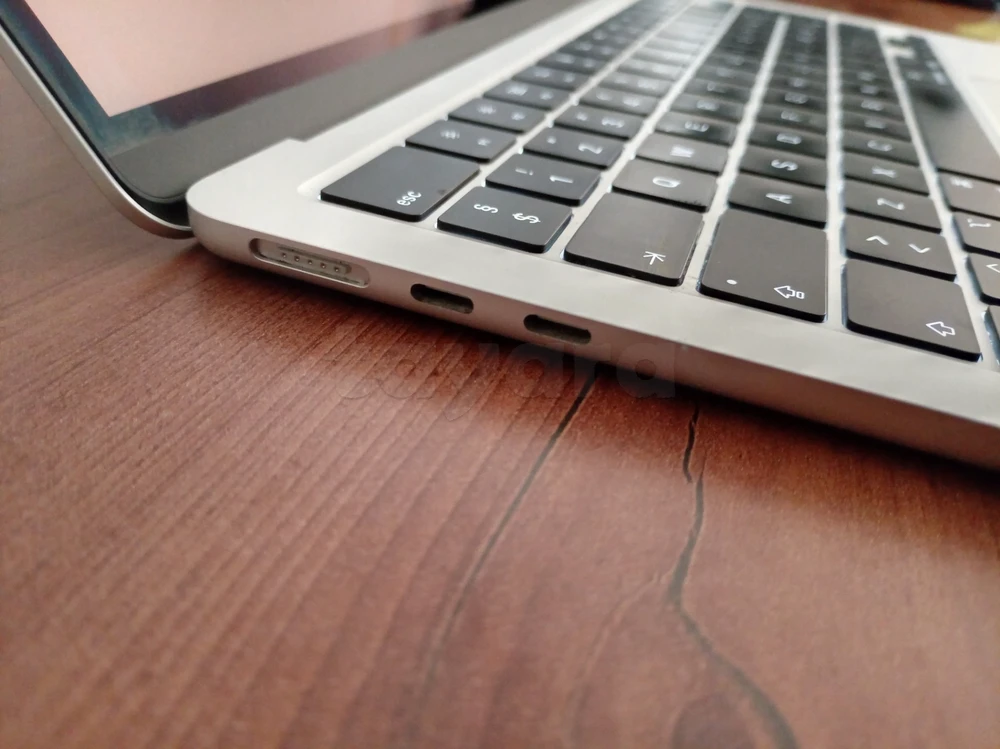 MacBook Air M2 8G