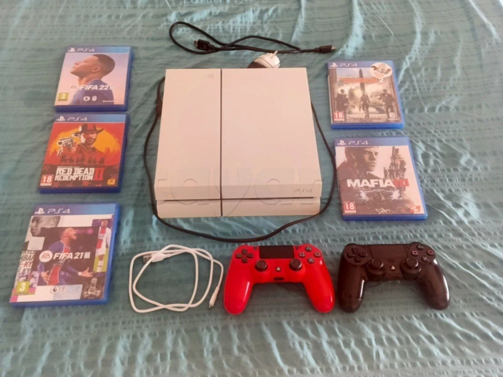 PS4 Fat 500GO + 2 Manettes Origine + 5 Jeux CD - 650 DT (Négociable)